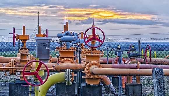 但应对极端天气与区域性高峰仍存短板