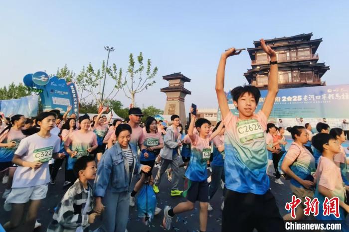 七千跑者齐聚湖北老河口，领略秦楚通衢发展活