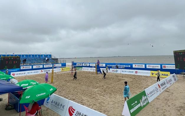 海口举行的2022全国沙滩排球巡回赛总决赛首日,