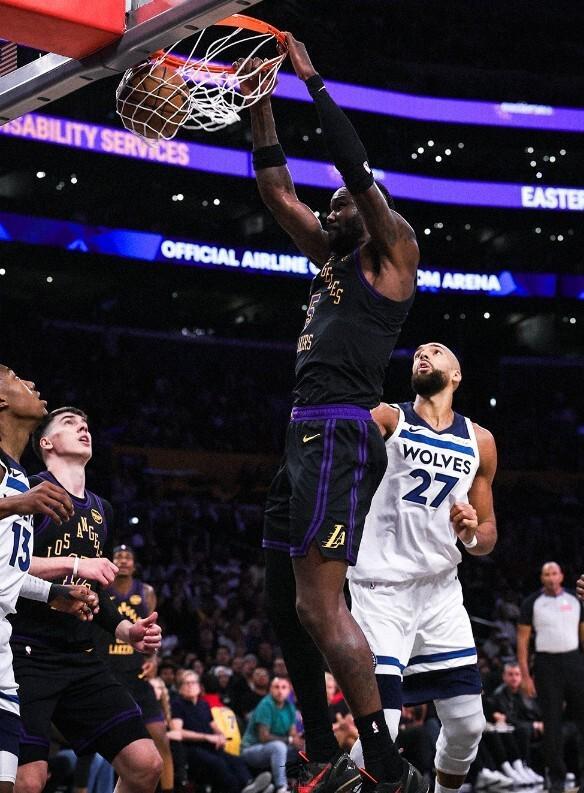 湖人三连胜力克森林狼 西部排名跃升至第四