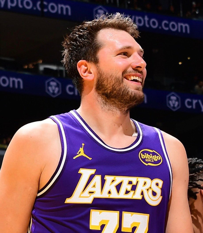 海斯公开建议东契奇避免技术犯规引发球员关系