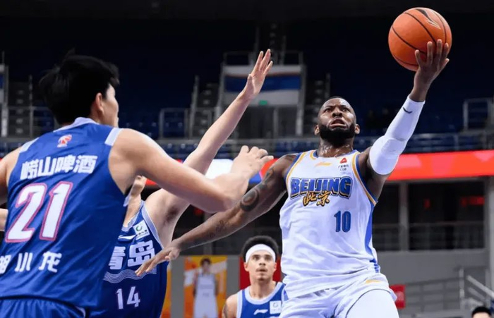 北京95-90力克青岛 杰曼26分+周琦护框成胜负关键