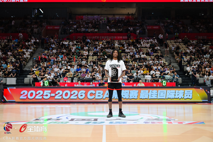 史密斯季后赛首回合赛前领取CBA常规赛最佳国际